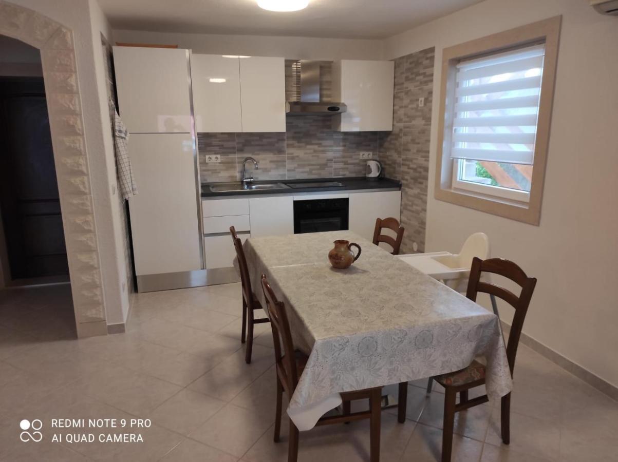 Apartments Marko Sutivan Insel Brac מראה חיצוני תמונה