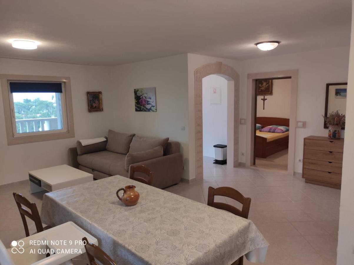 Apartments Marko Sutivan Insel Brac מראה חיצוני תמונה