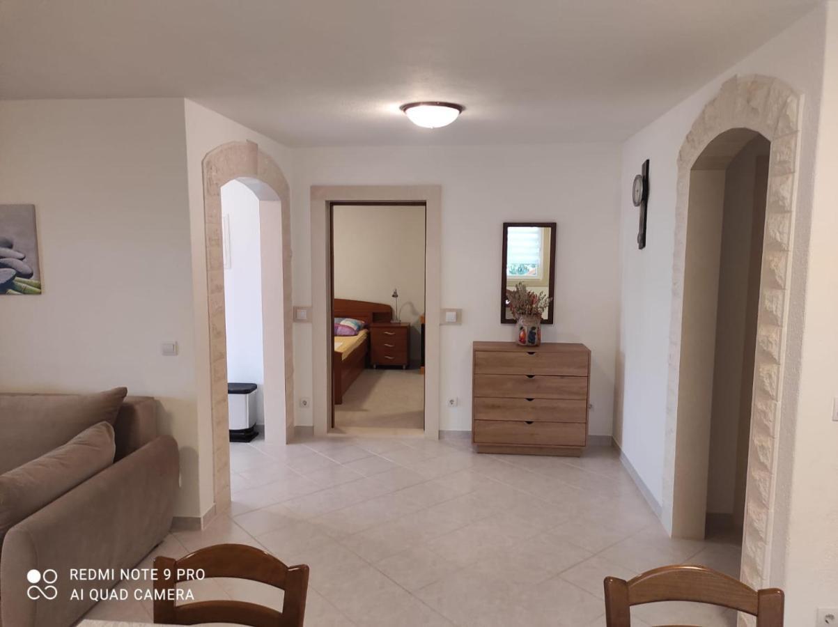 Apartments Marko Sutivan Insel Brac מראה חיצוני תמונה