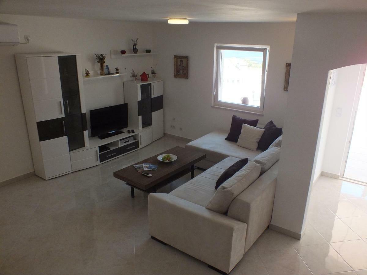 Apartments Marko Sutivan Insel Brac מראה חיצוני תמונה