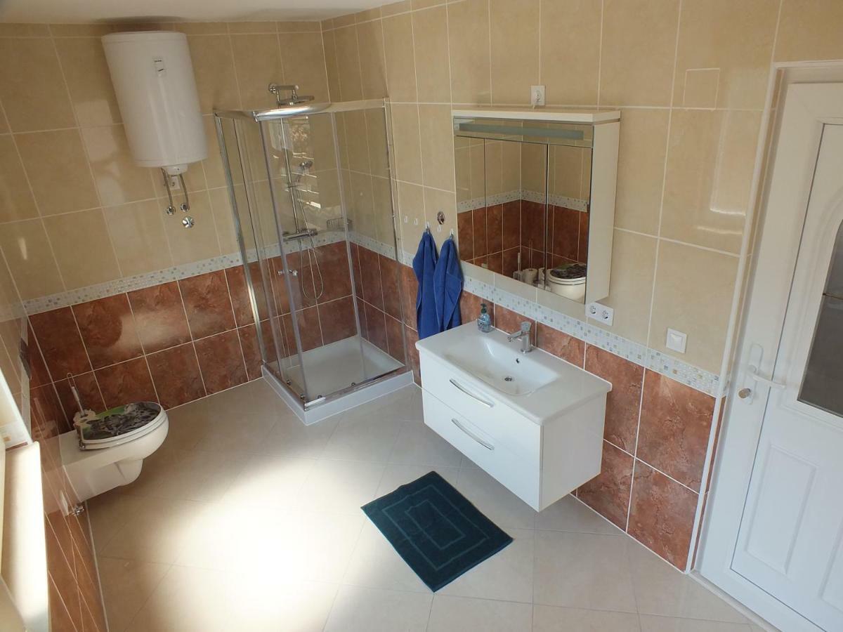 Apartments Marko Sutivan Insel Brac מראה חיצוני תמונה