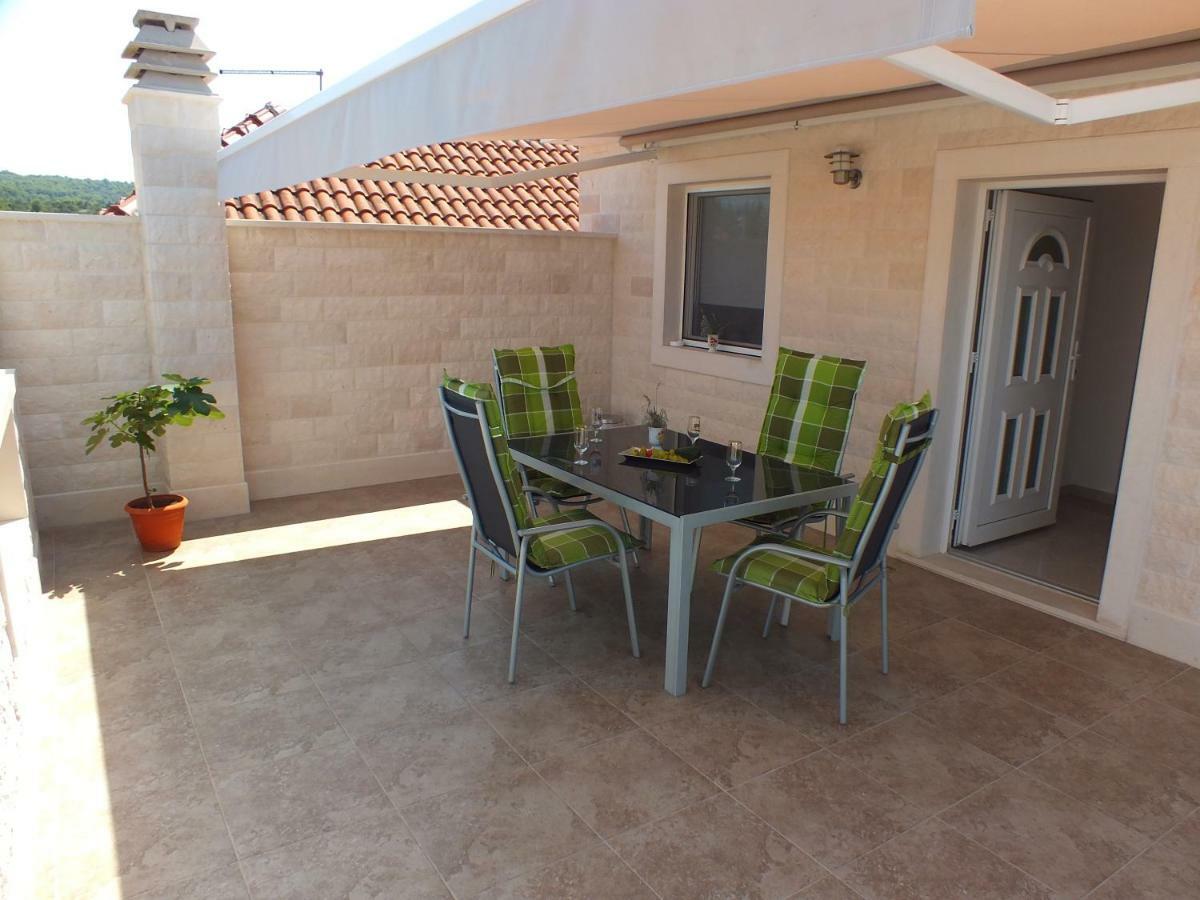 Apartments Marko Sutivan Insel Brac מראה חיצוני תמונה