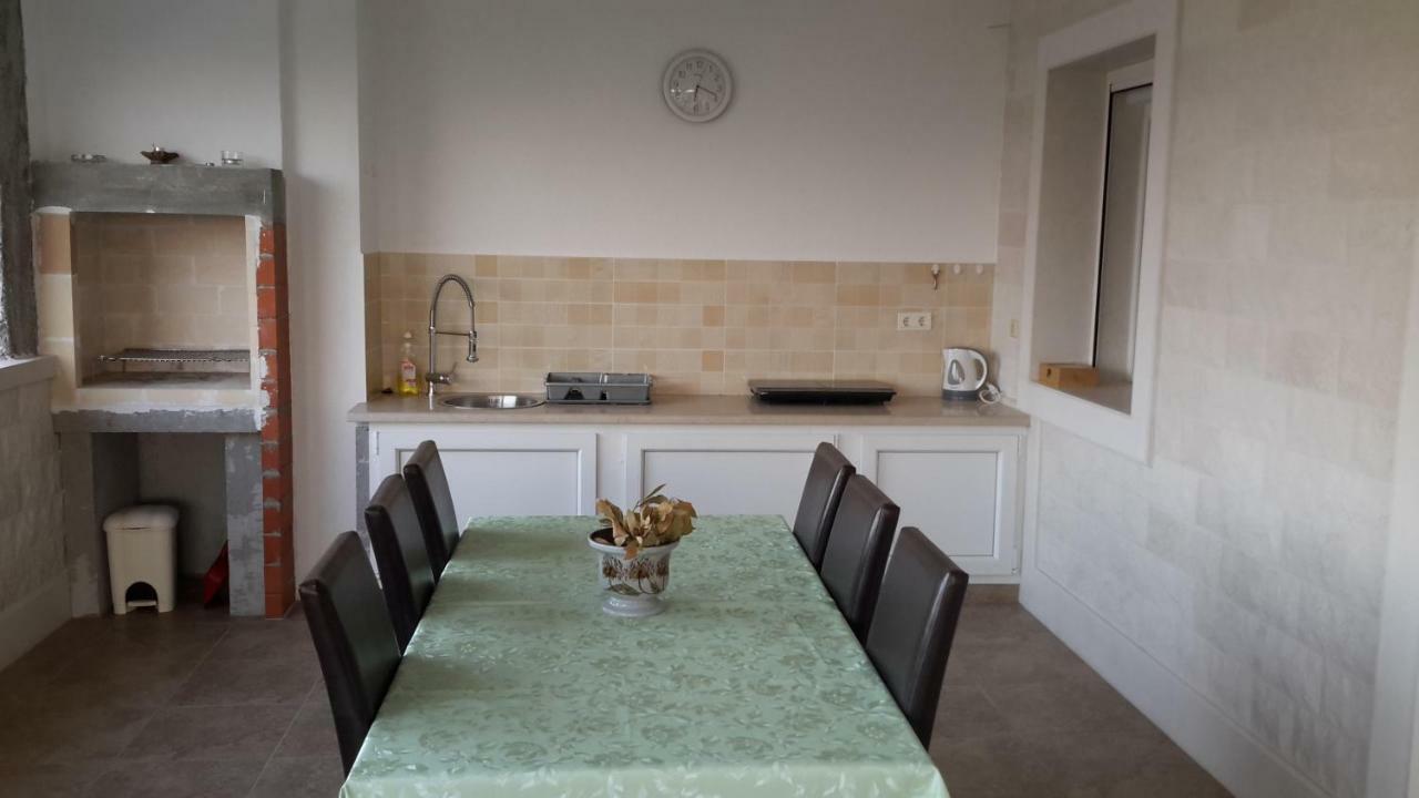 Apartments Marko Sutivan Insel Brac מראה חיצוני תמונה