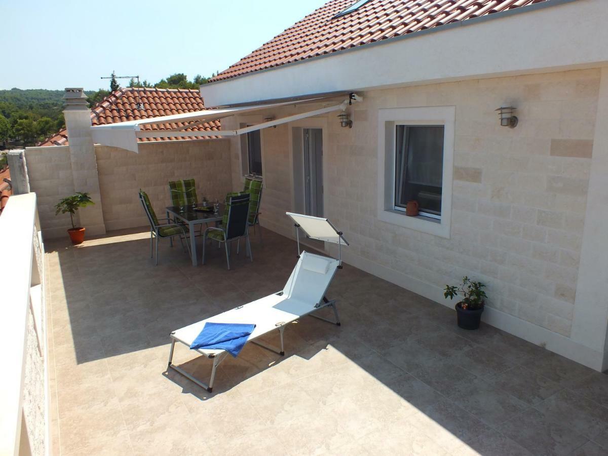 Apartments Marko Sutivan Insel Brac מראה חיצוני תמונה