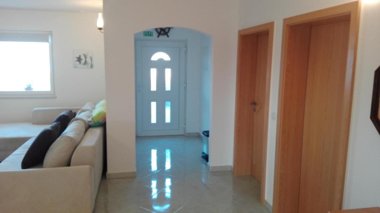 Apartments Marko Sutivan Insel Brac מראה חיצוני תמונה