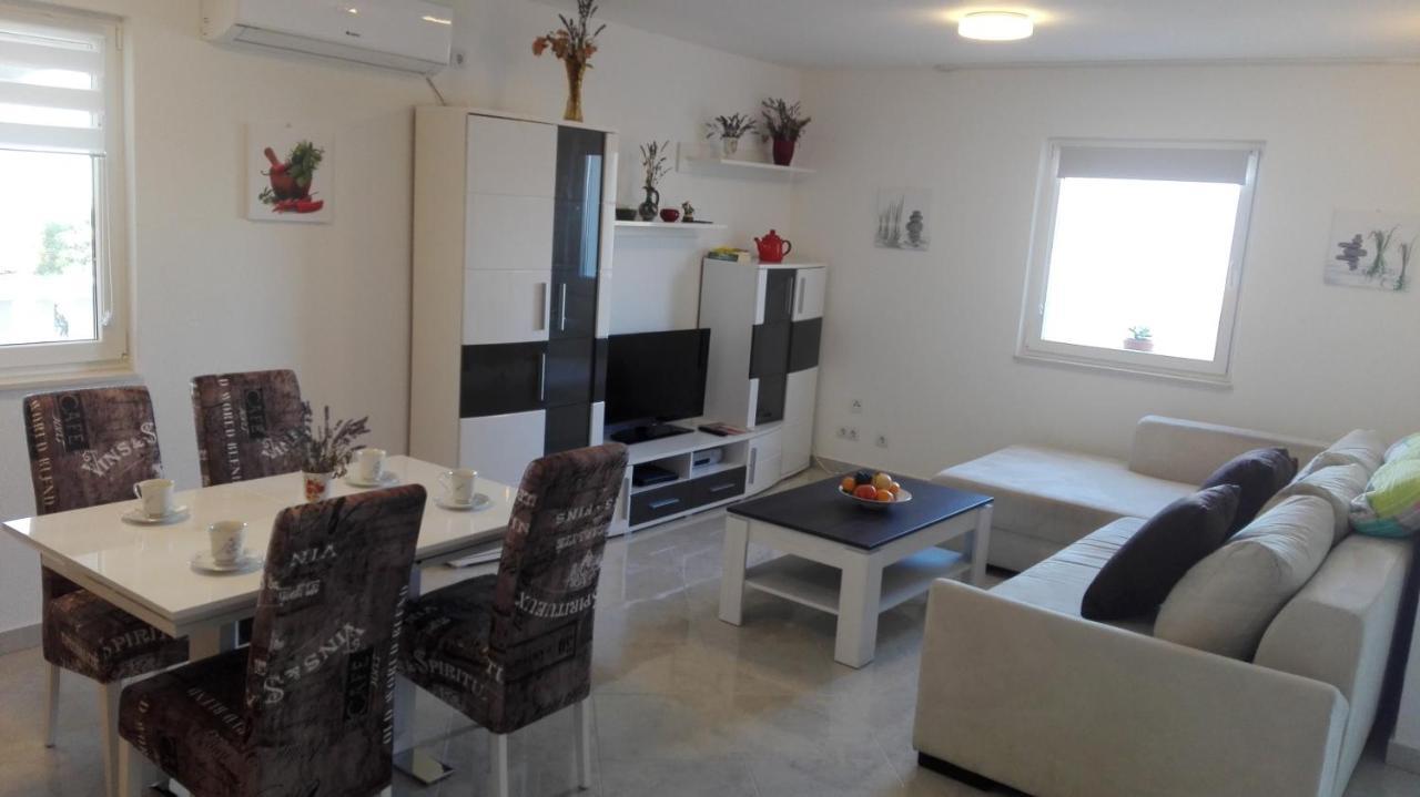 Apartments Marko Sutivan Insel Brac מראה חיצוני תמונה